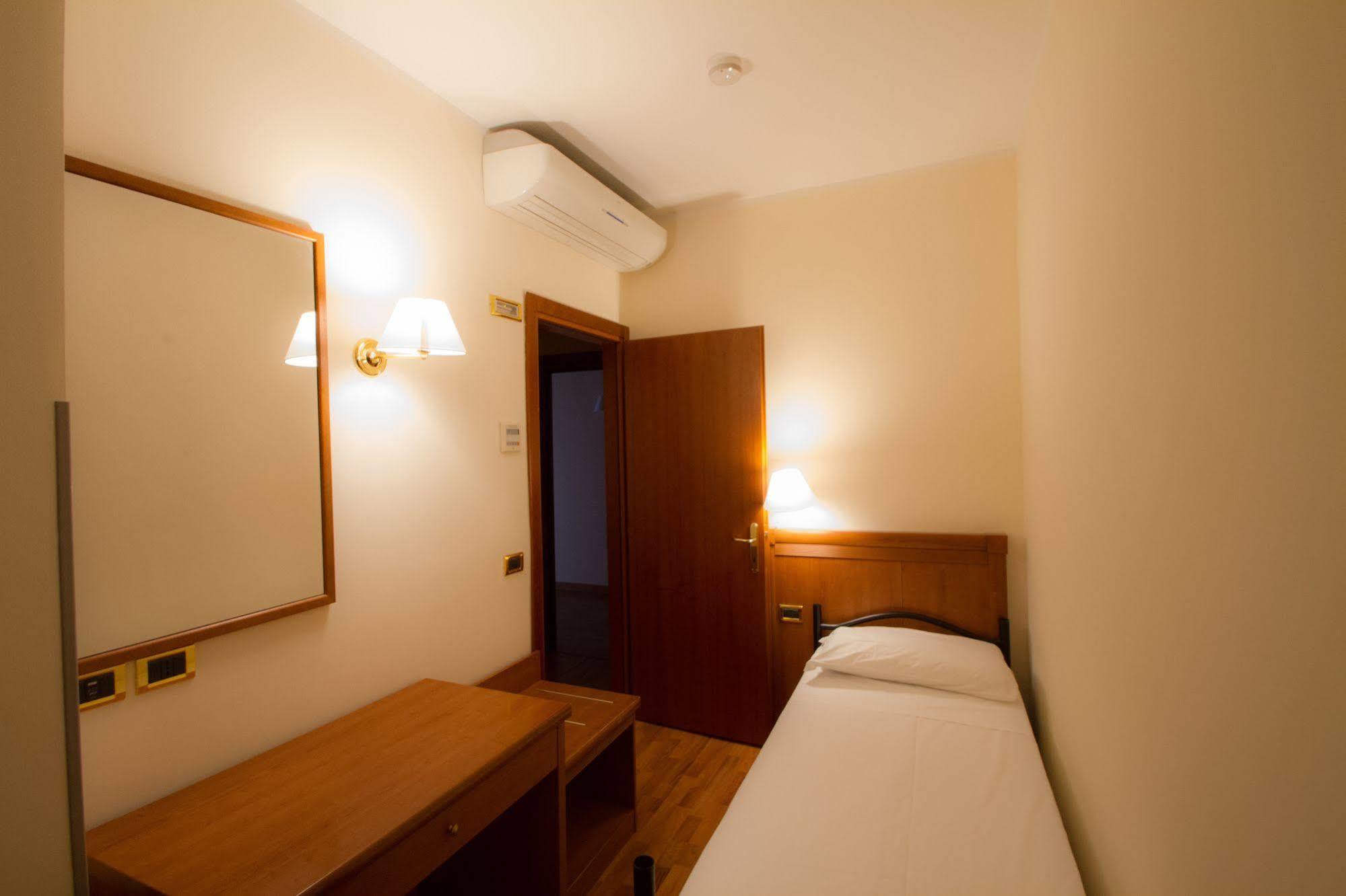 Hotel Santa Lucia Bastia Umbra Esterno foto